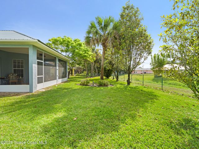 107 Larchmont Terrace W, Sebastian, FL 32958