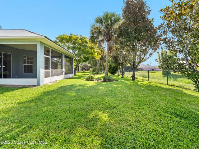 107 Larchmont Terrace W, Sebastian, FL 32958
