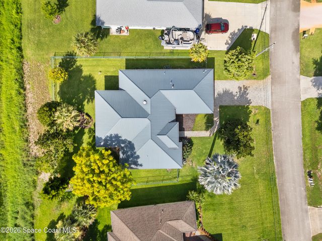 107 Larchmont Terrace W, Sebastian, FL 32958