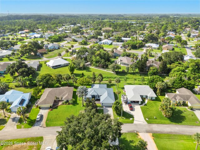 107 Larchmont Terrace W, Sebastian, FL 32958