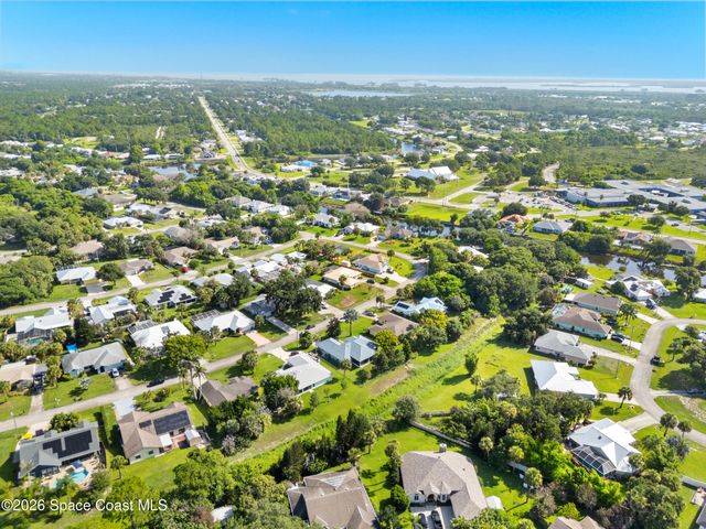 107 Larchmont Terrace W, Sebastian, FL 32958