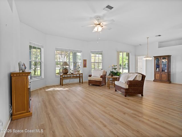 107 Larchmont Terrace W, Sebastian, FL 32958