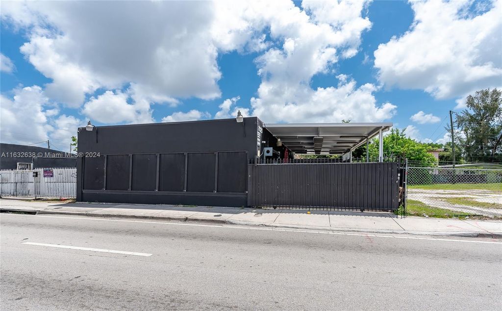 7025 NW 7th Ave, Miami, FL 33150