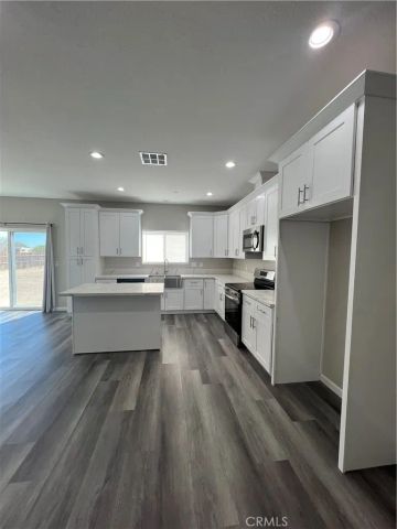 40546 172nd Street East, Lake Los Angeles, CA 93525