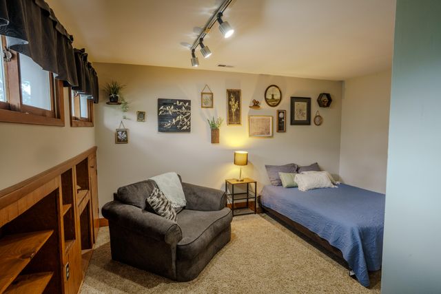 405 E Chicago Street, Valparaiso, IN 46383