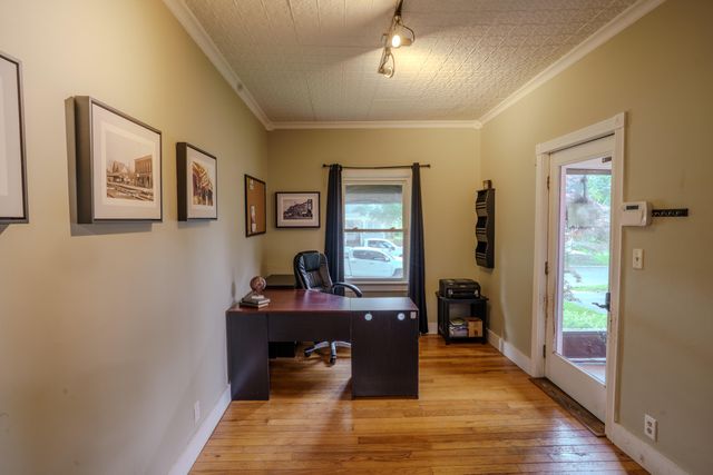 405 E Chicago Street, Valparaiso, IN 46383