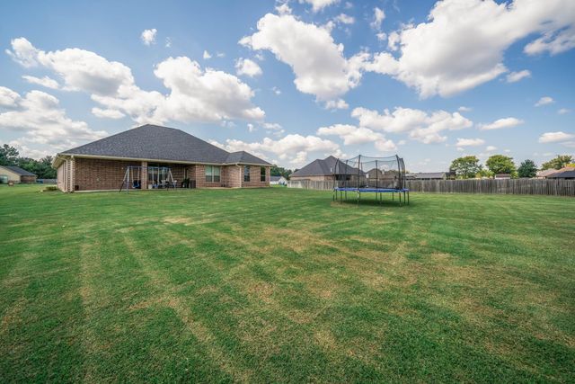 4521 Windsor Park Lane, Kilgore, TX 75662