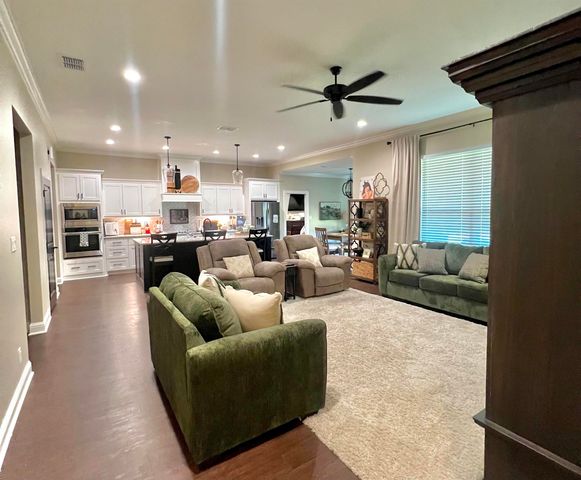 4521 Windsor Park Lane, Kilgore, TX 75662