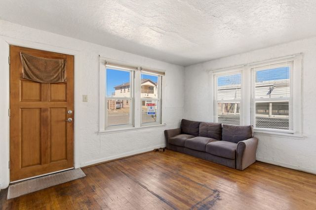 518 Kinley Avenue NW, Albuquerque, NM 87102