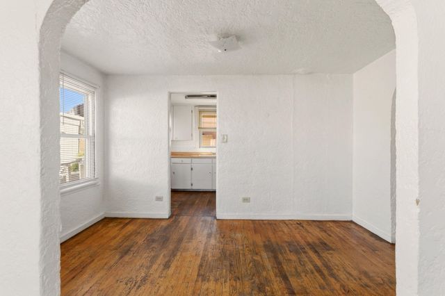 518 Kinley Avenue NW, Albuquerque, NM 87102