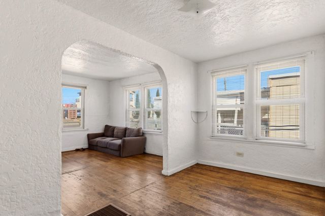 518 Kinley Avenue NW, Albuquerque, NM 87102