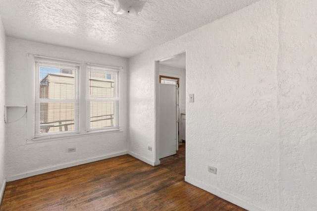 518 Kinley Avenue NW, Albuquerque, NM 87102