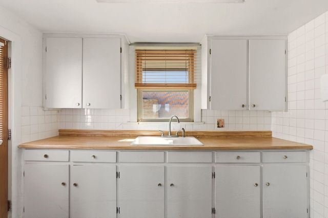 518 Kinley Avenue NW, Albuquerque, NM 87102