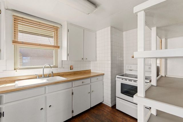 518 Kinley Avenue NW, Albuquerque, NM 87102