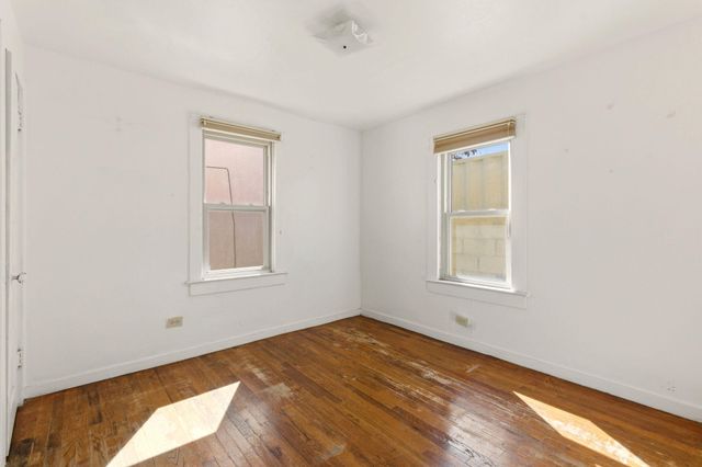 518 Kinley Avenue NW, Albuquerque, NM 87102