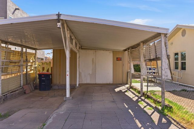 518 Kinley Avenue NW, Albuquerque, NM 87102