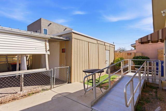 518 Kinley Avenue NW, Albuquerque, NM 87102