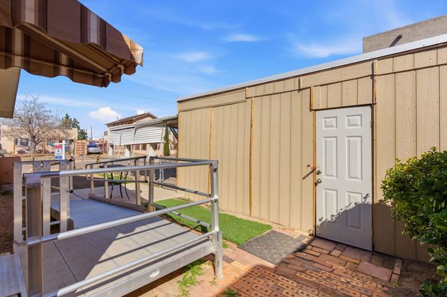 518 Kinley Avenue NW, Albuquerque, NM 87102