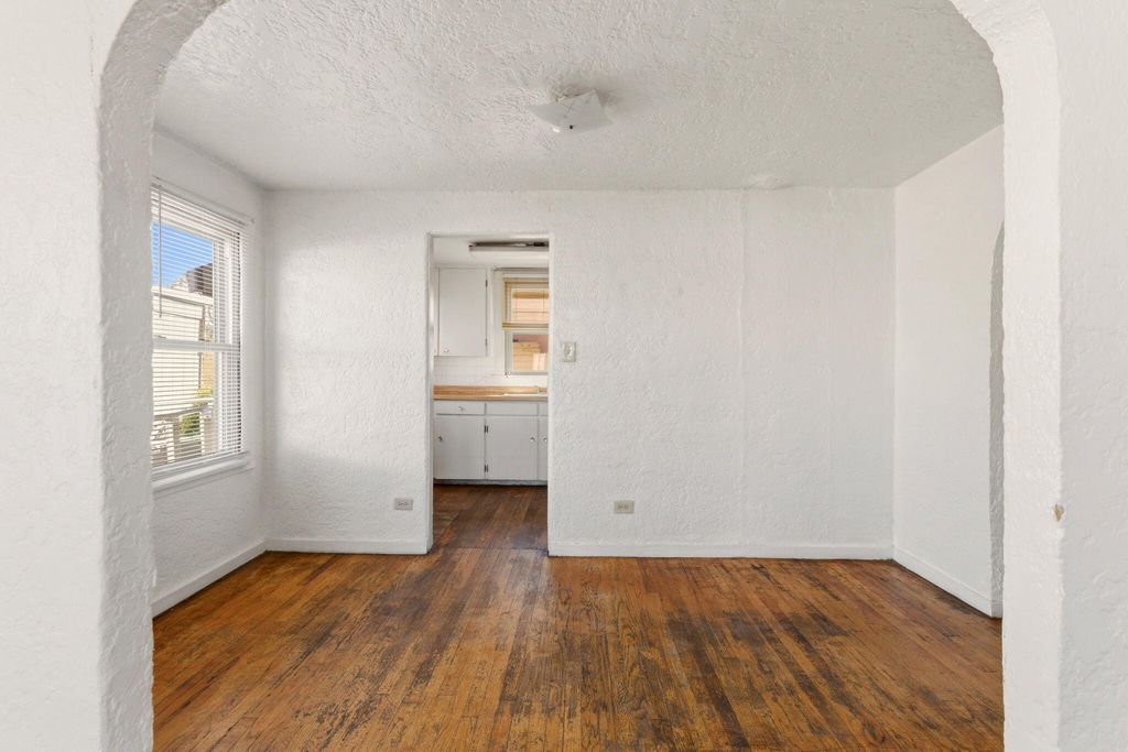 Image 14 of property listing at 518 Kinley Avenue NW, Albuquerque, NM 87102