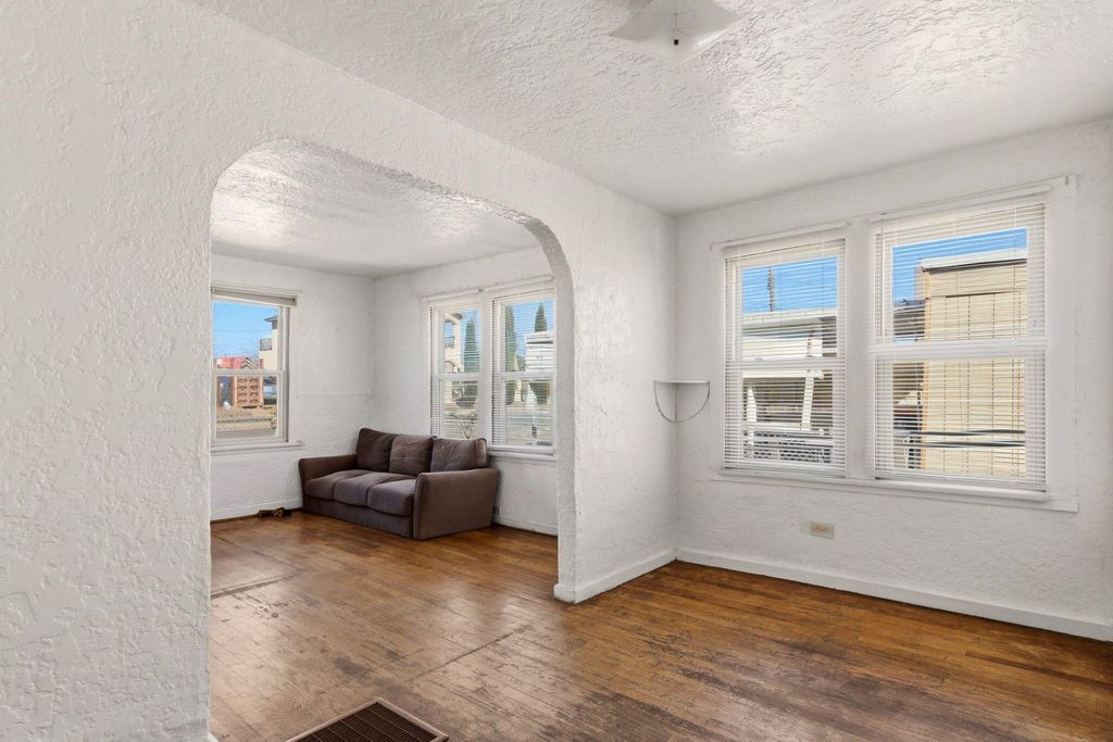 Image 15 of property listing at 518 Kinley Avenue NW, Albuquerque, NM 87102