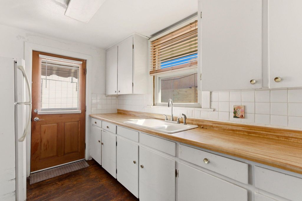 Image 22 of property listing at 518 Kinley Avenue NW, Albuquerque, NM 87102