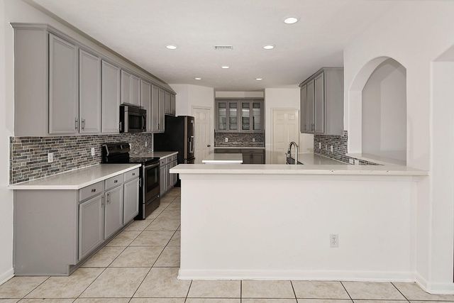 46 S April Mist Circle, Conroe, TX 77385