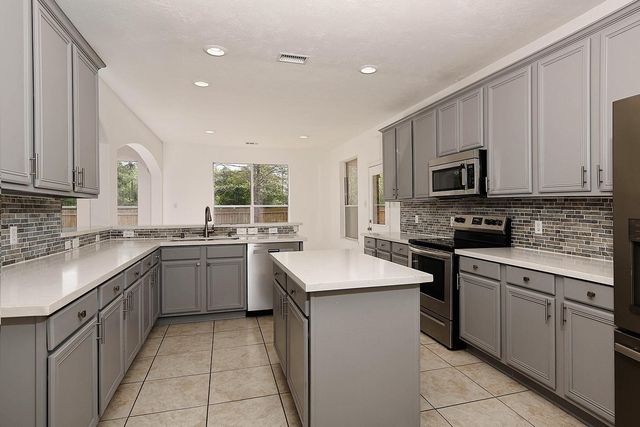 46 S April Mist Circle, Conroe, TX 77385