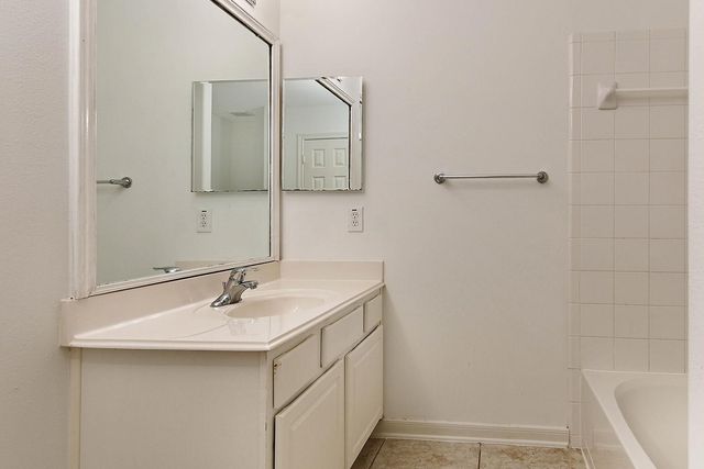 46 S April Mist Circle, Conroe, TX 77385