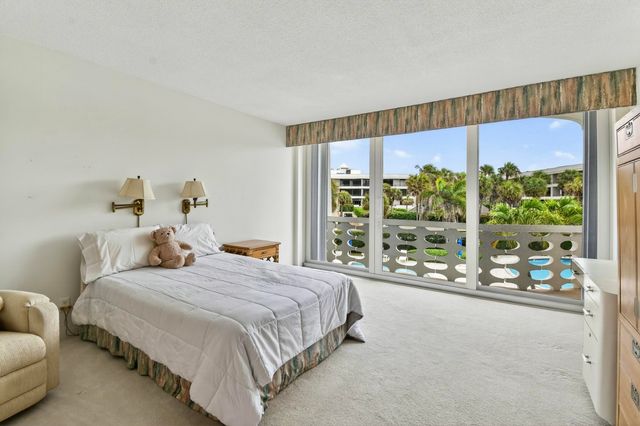 100 Sunrise Avenue 308, Palm Beach, FL 33480