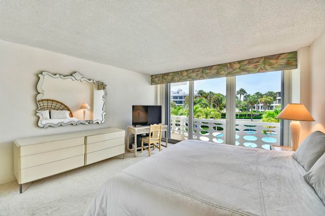 100 Sunrise Avenue 308, Palm Beach, FL 33480