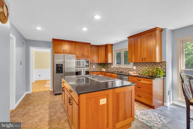 6762 BRONZE POST RD, Centreville, VA 20121