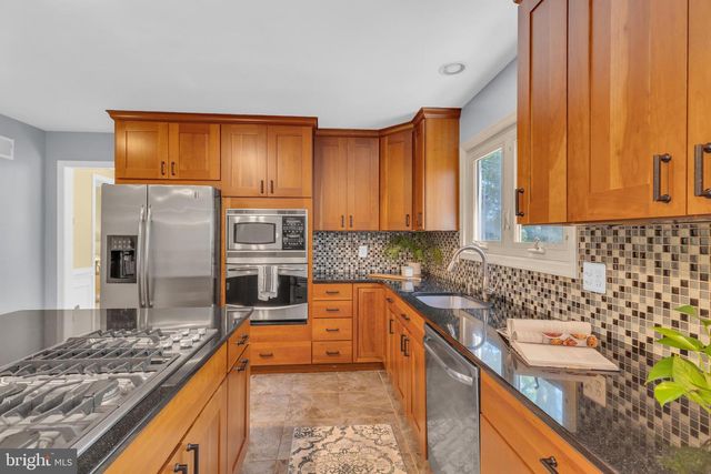 6762 BRONZE POST RD, Centreville, VA 20121