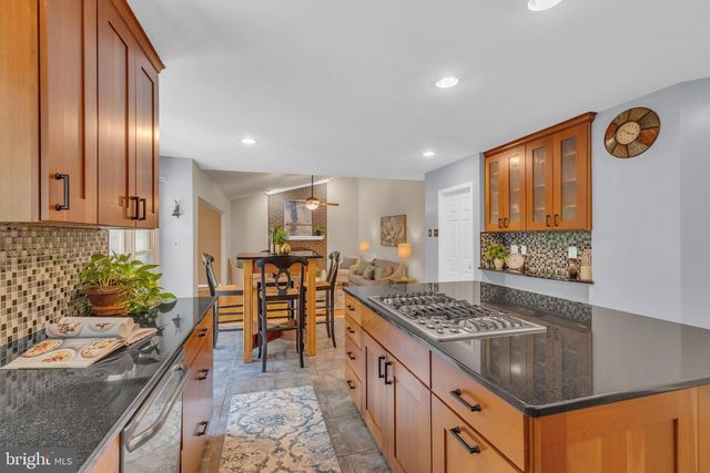 6762 BRONZE POST RD, Centreville, VA 20121
