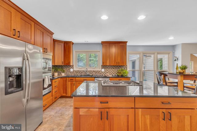 6762 BRONZE POST RD, Centreville, VA 20121