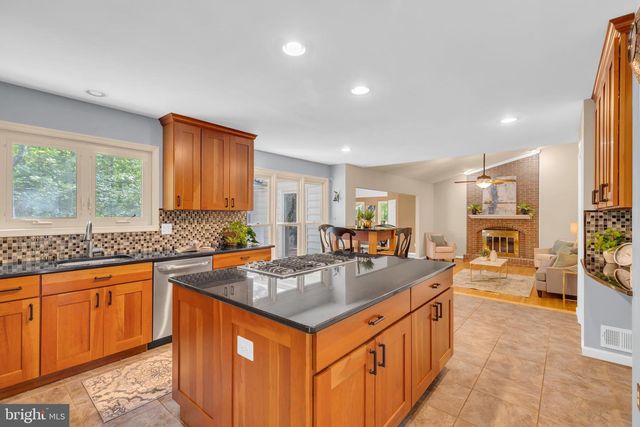 6762 BRONZE POST RD, Centreville, VA 20121
