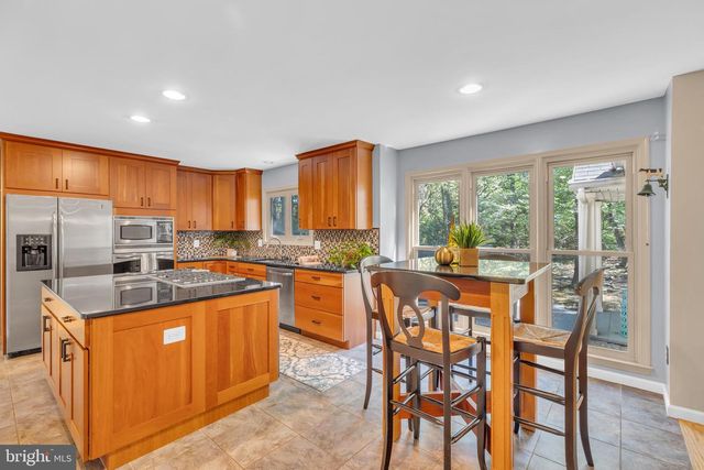 6762 BRONZE POST RD, Centreville, VA 20121