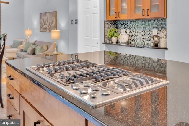6762 BRONZE POST RD, Centreville, VA 20121