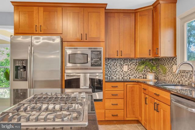 6762 BRONZE POST RD, Centreville, VA 20121