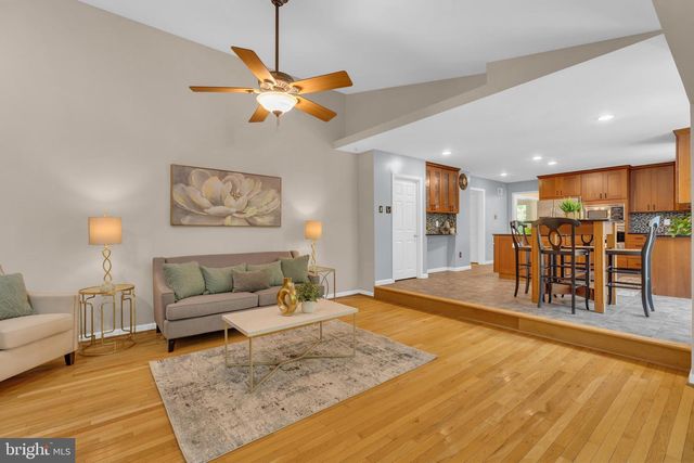 6762 BRONZE POST RD, Centreville, VA 20121
