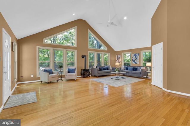 6762 BRONZE POST RD, Centreville, VA 20121
