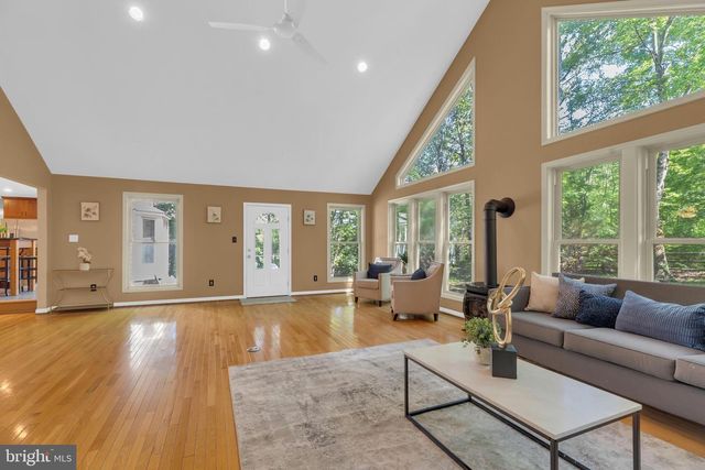 6762 BRONZE POST RD, Centreville, VA 20121
