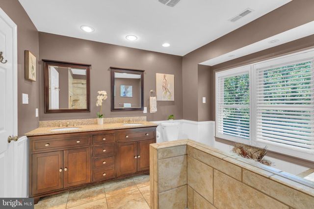 6762 BRONZE POST RD, Centreville, VA 20121