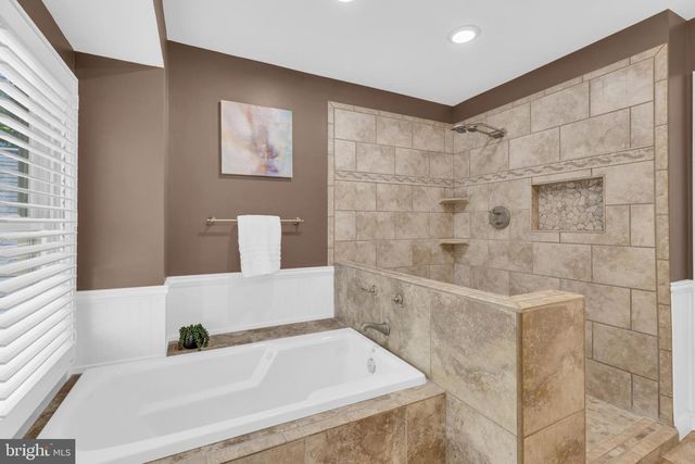 6762 BRONZE POST RD, Centreville, VA 20121