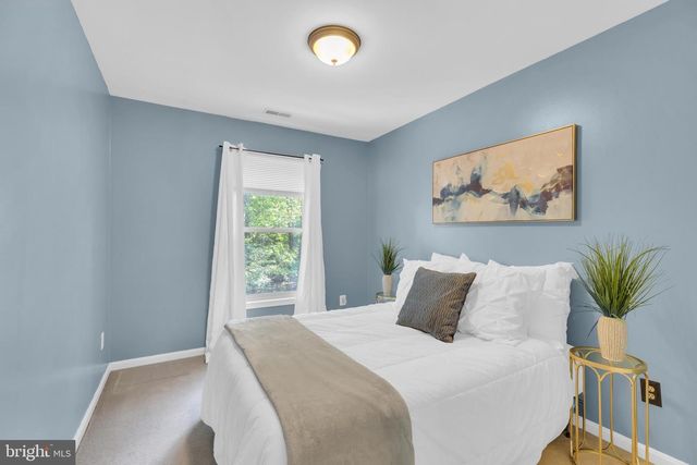 6762 BRONZE POST RD, Centreville, VA 20121