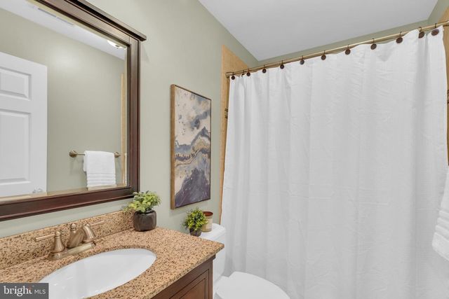 6762 BRONZE POST RD, Centreville, VA 20121