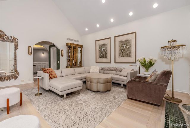 4054 Cranbrook Court, Bloomfield Hills, MI 48301