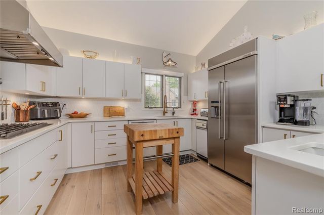 4054 Cranbrook Court, Bloomfield Hills, MI 48301