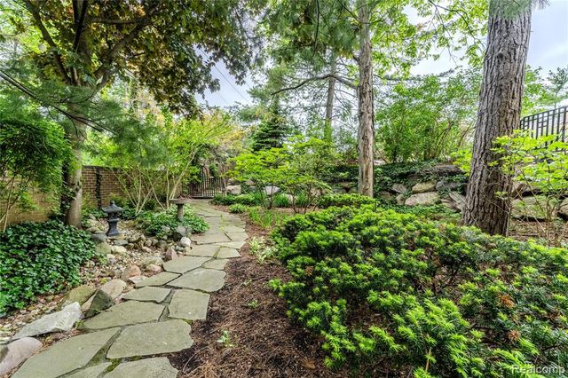 4054 Cranbrook Court, Bloomfield Hills, MI 48301