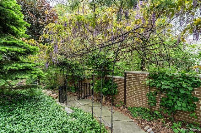 4054 Cranbrook Court, Bloomfield Hills, MI 48301
