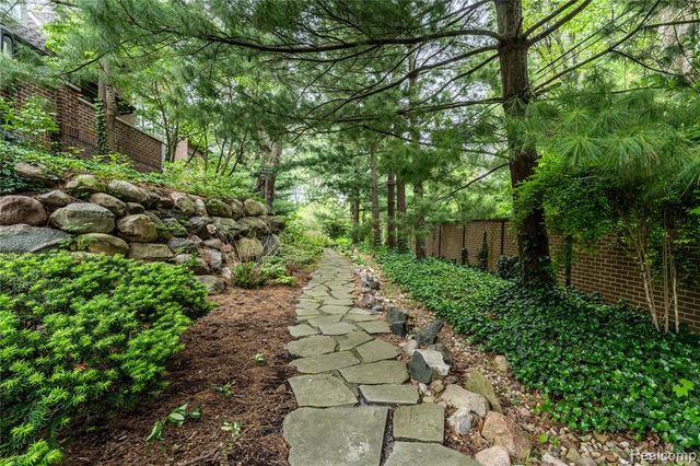 4054 Cranbrook Court, Bloomfield Hills, MI 48301
